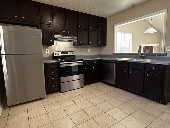 4th image of 105 Fruitwood Trce Unit B