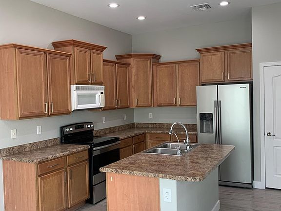 3rd image of 18087 W Paradise Ln