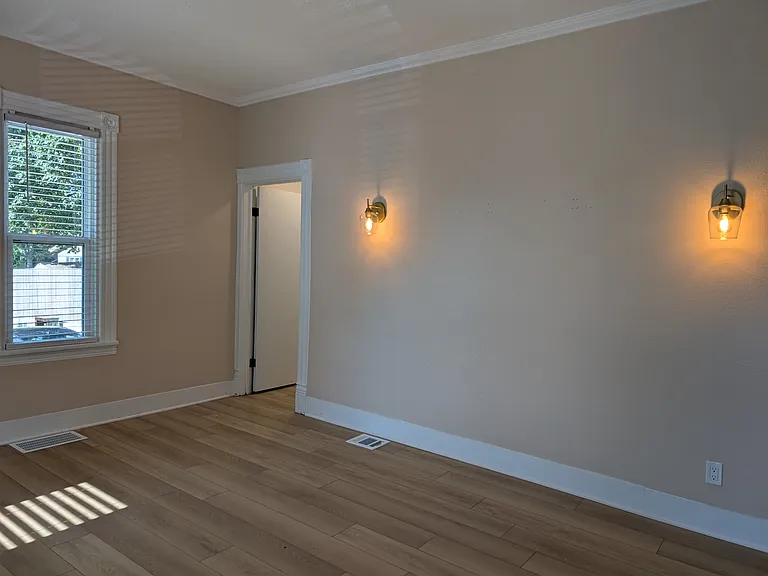 310 Eastern Ave NE — Photo 20
