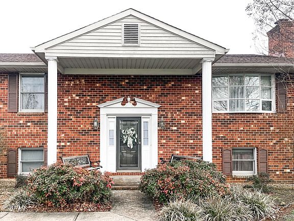 4th image of 300 Meadows Dr