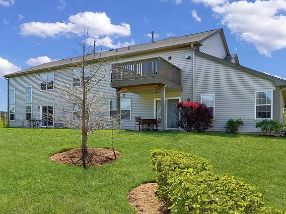 2nd image of 563 Willow Way #563