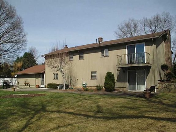 4th image of 46 Countryside Dr