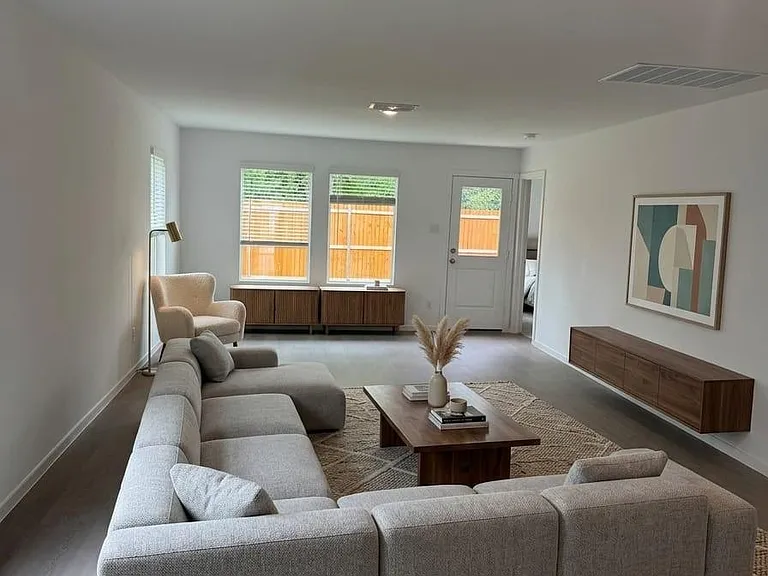 6411 Willet Rd — Photo 2