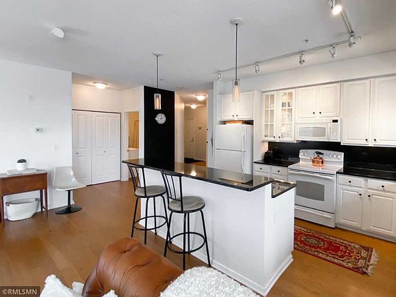 4th image of 100 4th Ave N Unit 102
