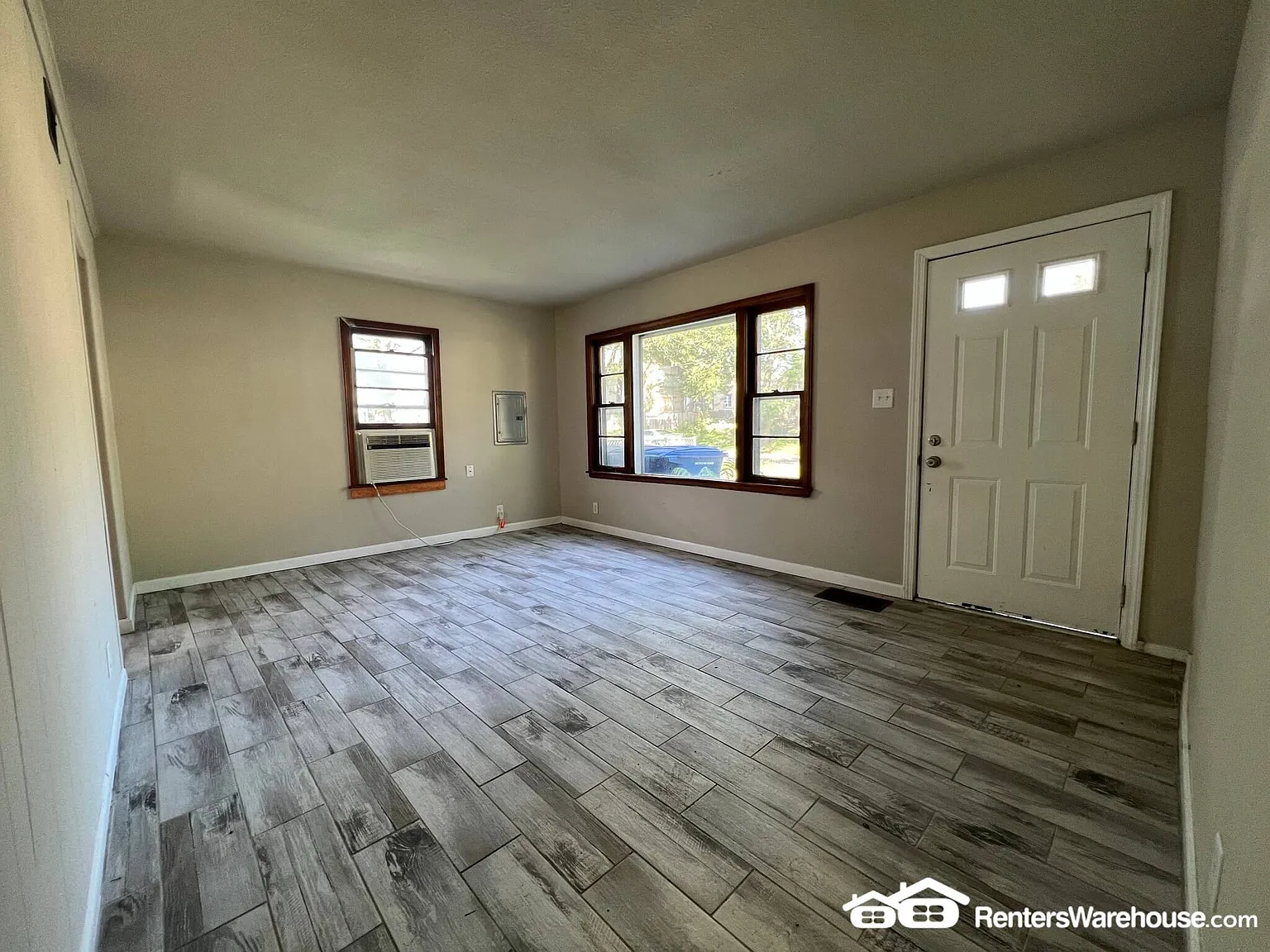 2 Bedroom House — Photo 3