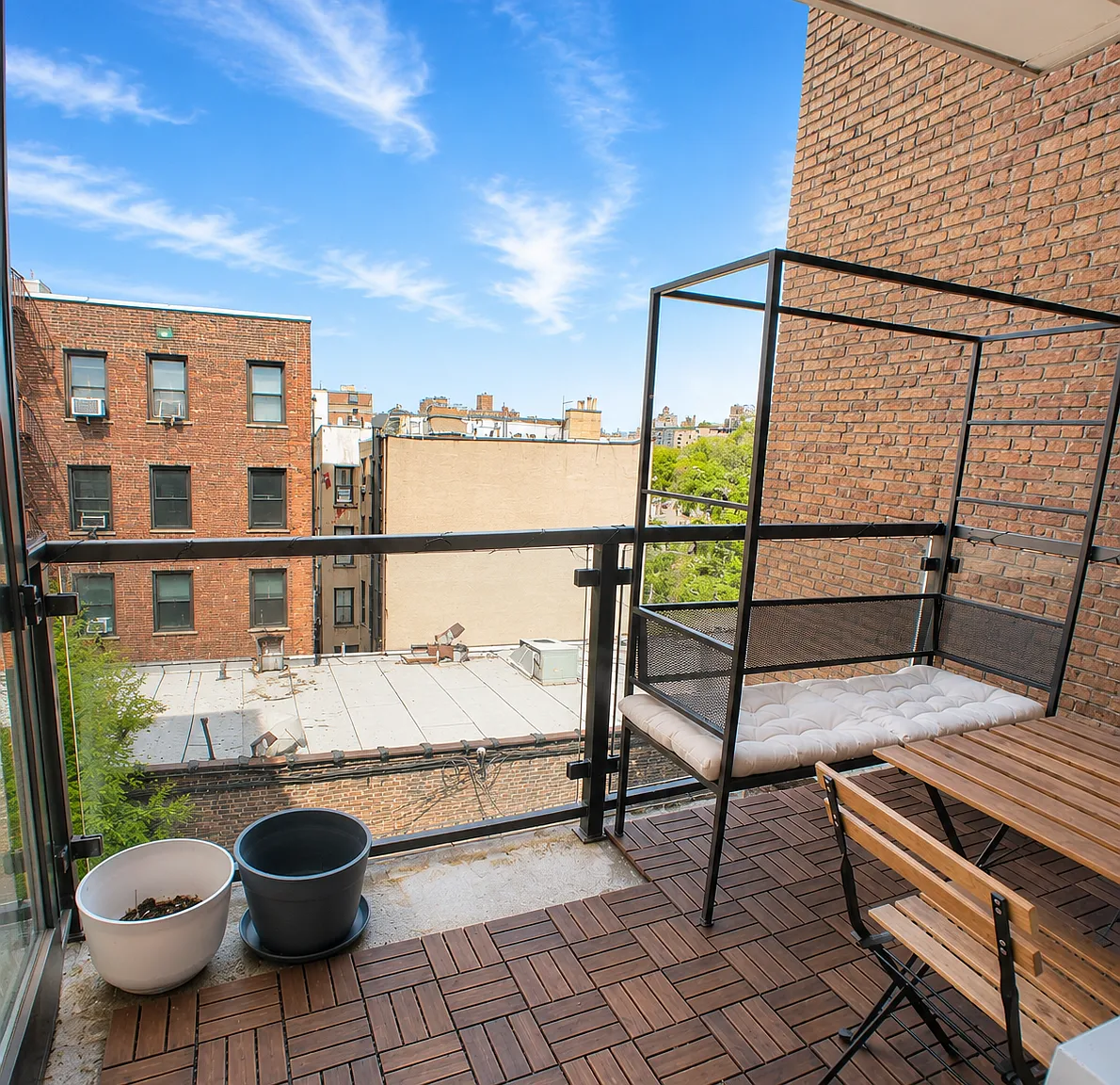 73 Pineapple Street — Photo 2