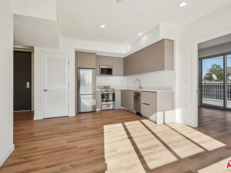 1814 Federal Ave #303 — Photo 10