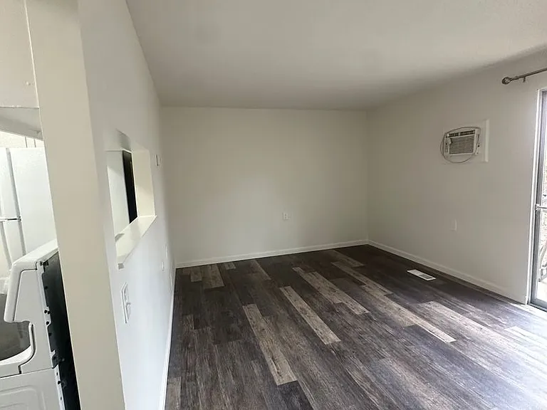 745 E Lazon Dr — Photo 2