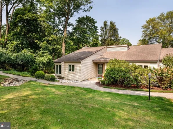 5 Hersheys Dr, West Chester, PA 19380