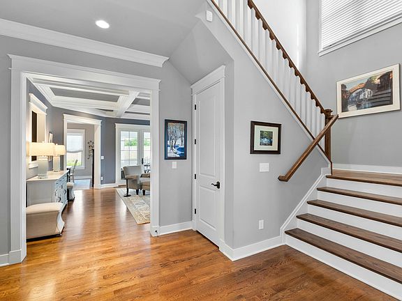 5th image of 1905 General Warfield Way
