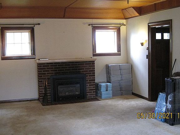 Fireplace w/gas insert