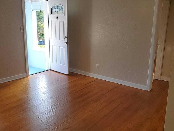 5th image of 126 Flamingo Ave