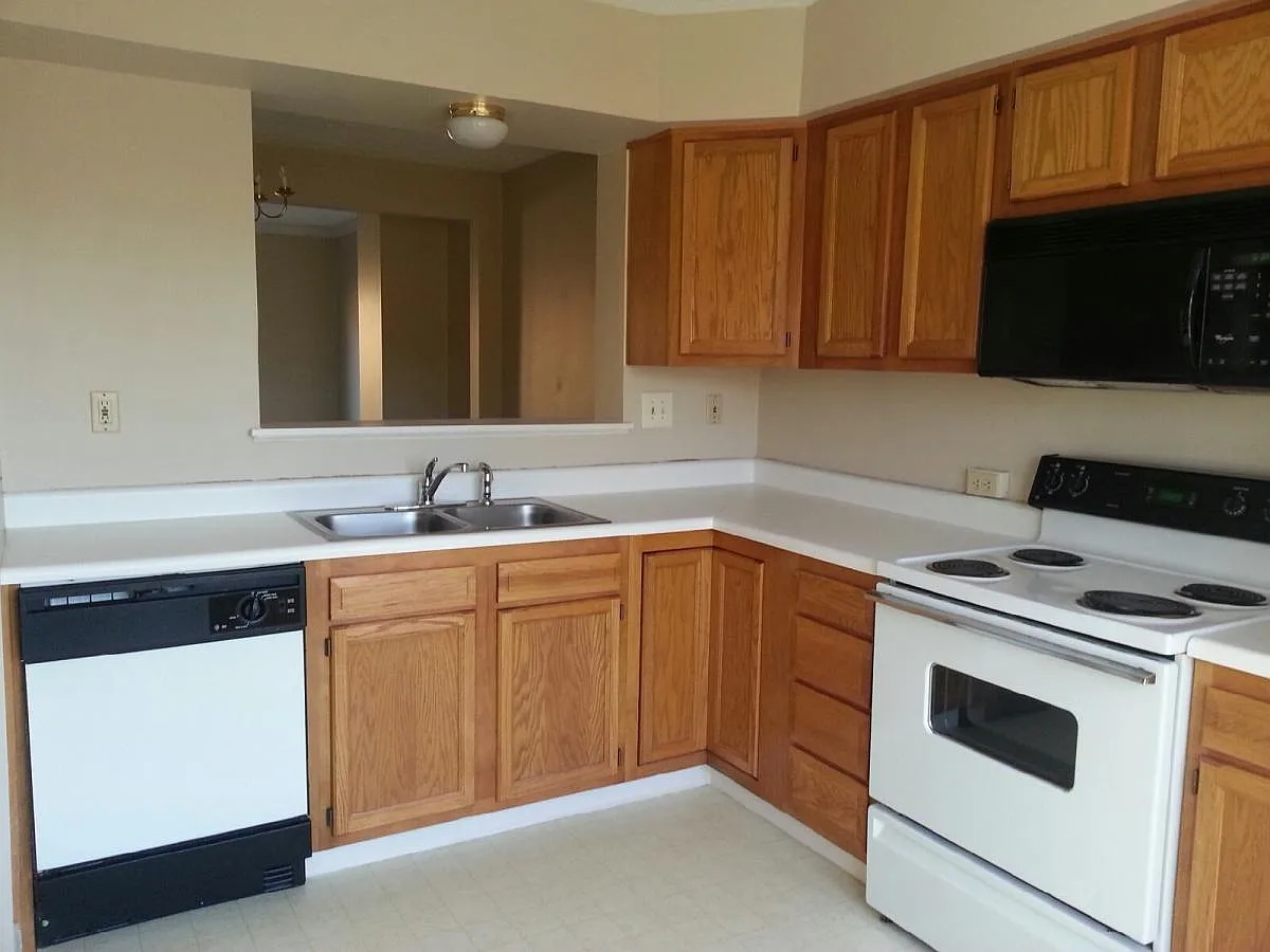 2 bed, 1.5 bath, 1104 sqft, $1,700 — Photo 4