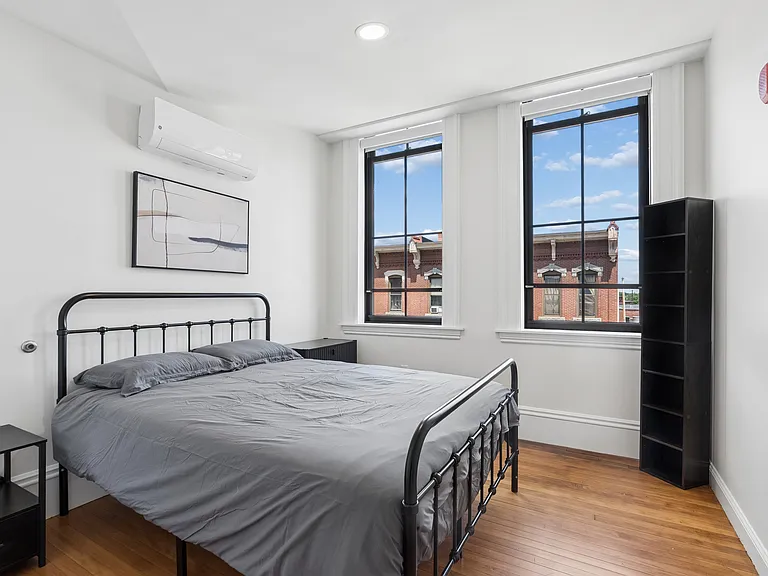 129 Main St #302 — Photo 17
