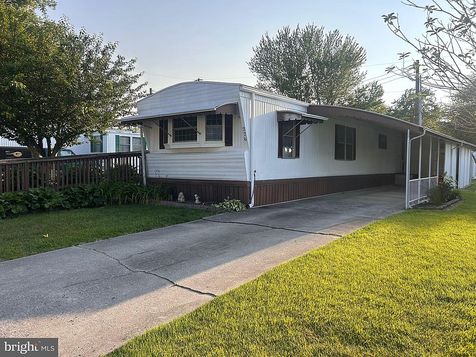1st image of 226 Pin Oak Dr