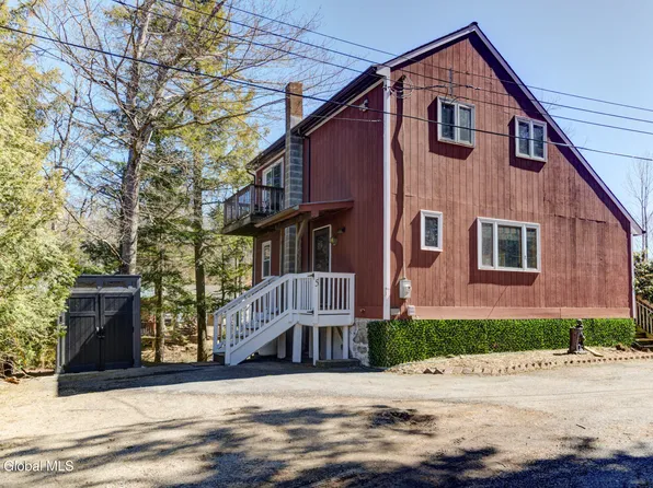 5 Kilmer Roadway, Middle Grove, NY 12850