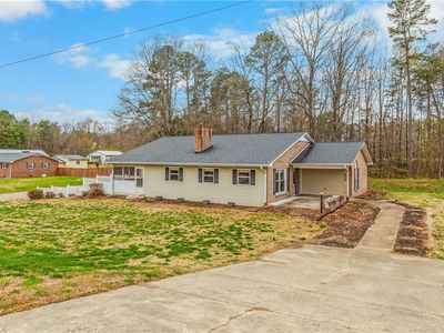 1504 Edgewood Dr, Yadkinville, NC, 27055