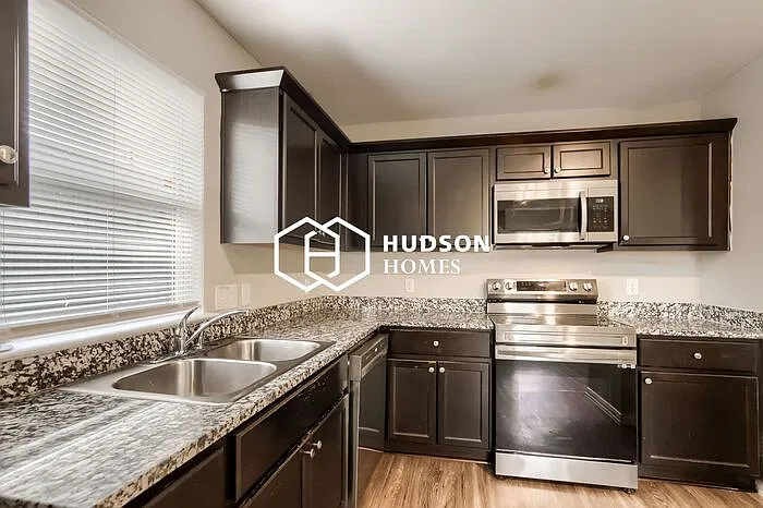 3 bed, 2.0 bath, 1298 sqft, $1,275 — Photo 4