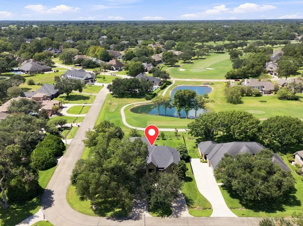 5411 Woodbury St, Weston Lakes, TX 77441