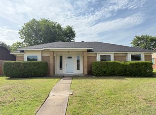 206 E Ridgegate Dr, Garland, TX 75040