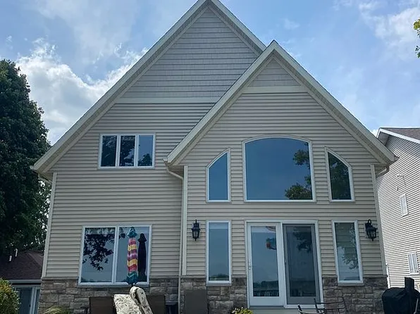 N10606 Howard Dr, Fox Lake, WI 53933