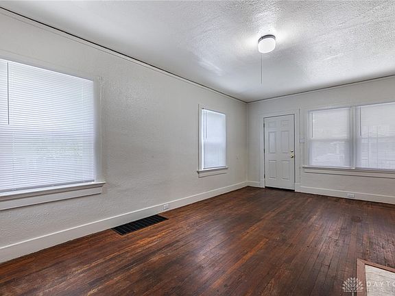 5th image of 338 Kenwood Ave