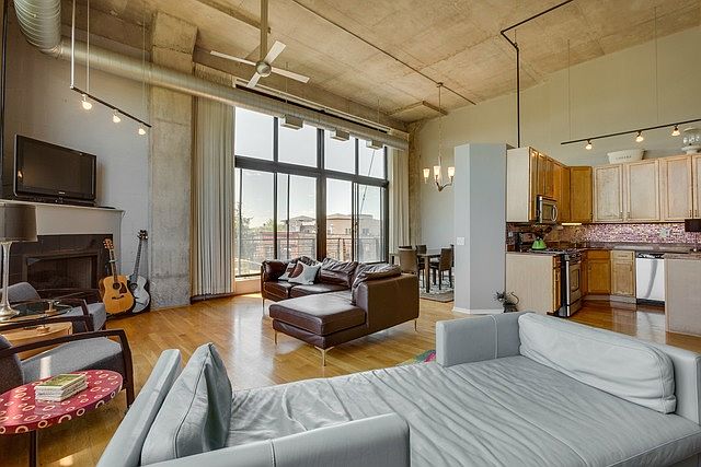 1st image of 1934 N Washtenaw Ave APT 301