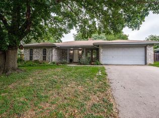 136 Amory Dr, Benbrook, TX 76126