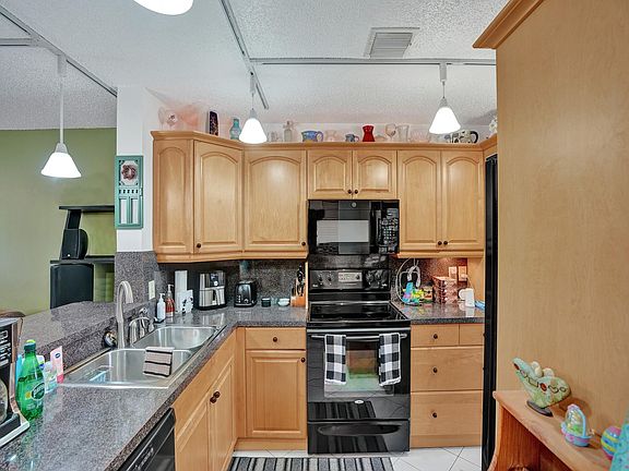 4th image of 7061 Woodmont Way #7061