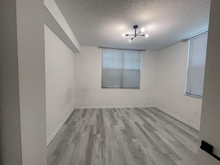 1919 Van Buren St #109A — Photo 12