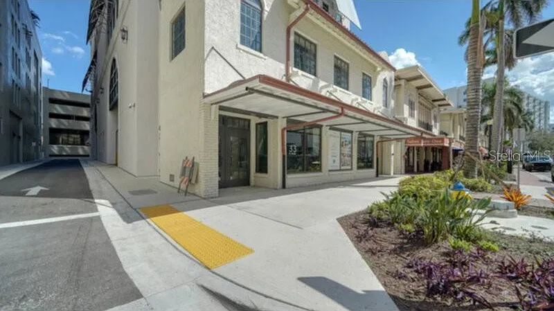 2 bed, 2.0 bath, 1122 sqft, $4,000 — Photo 2