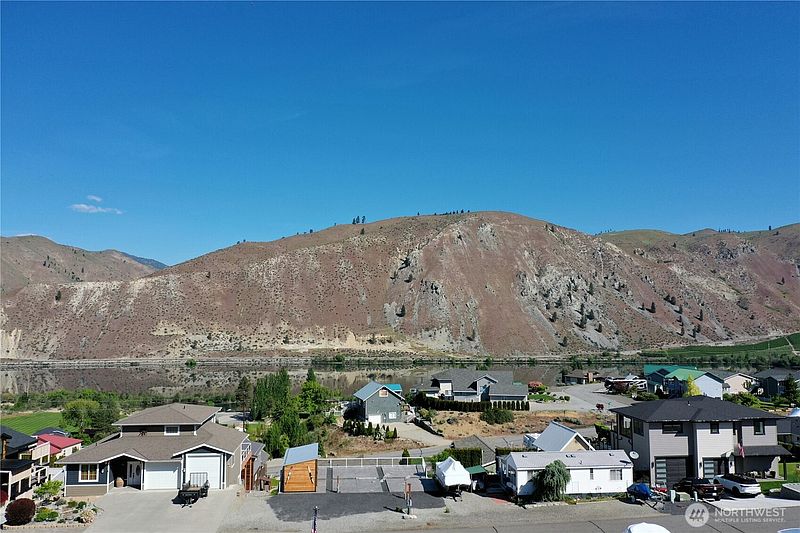 2nd image of 565 Entiat Place