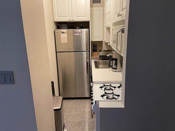 5th image of 425 E 63rd St APT W2b