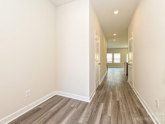 4th image of 532 Tayberry Ln