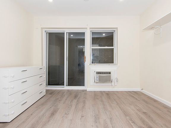 4th image of 26-27 28th St #3F
