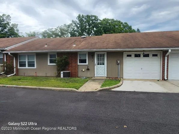 699B Plymouth Drive, Lakewood, NJ 08701