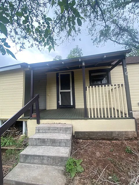 Studio, 400 sqft, $1,090 — Photo 2