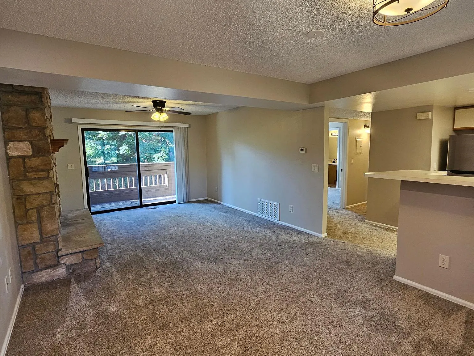 2 bed, 984 sqft, $1,717 — Photo 4