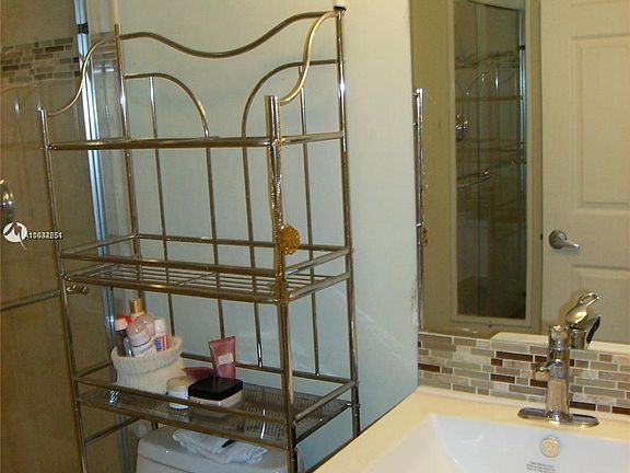 4th image of 450 Palm Cir W 207 #207