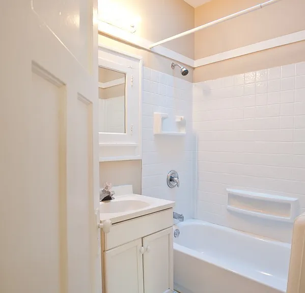 $1085 1 BR, 1 BA Apartment, Heat Included, Free Laundry - 1603 N Van Buren — Photo 22