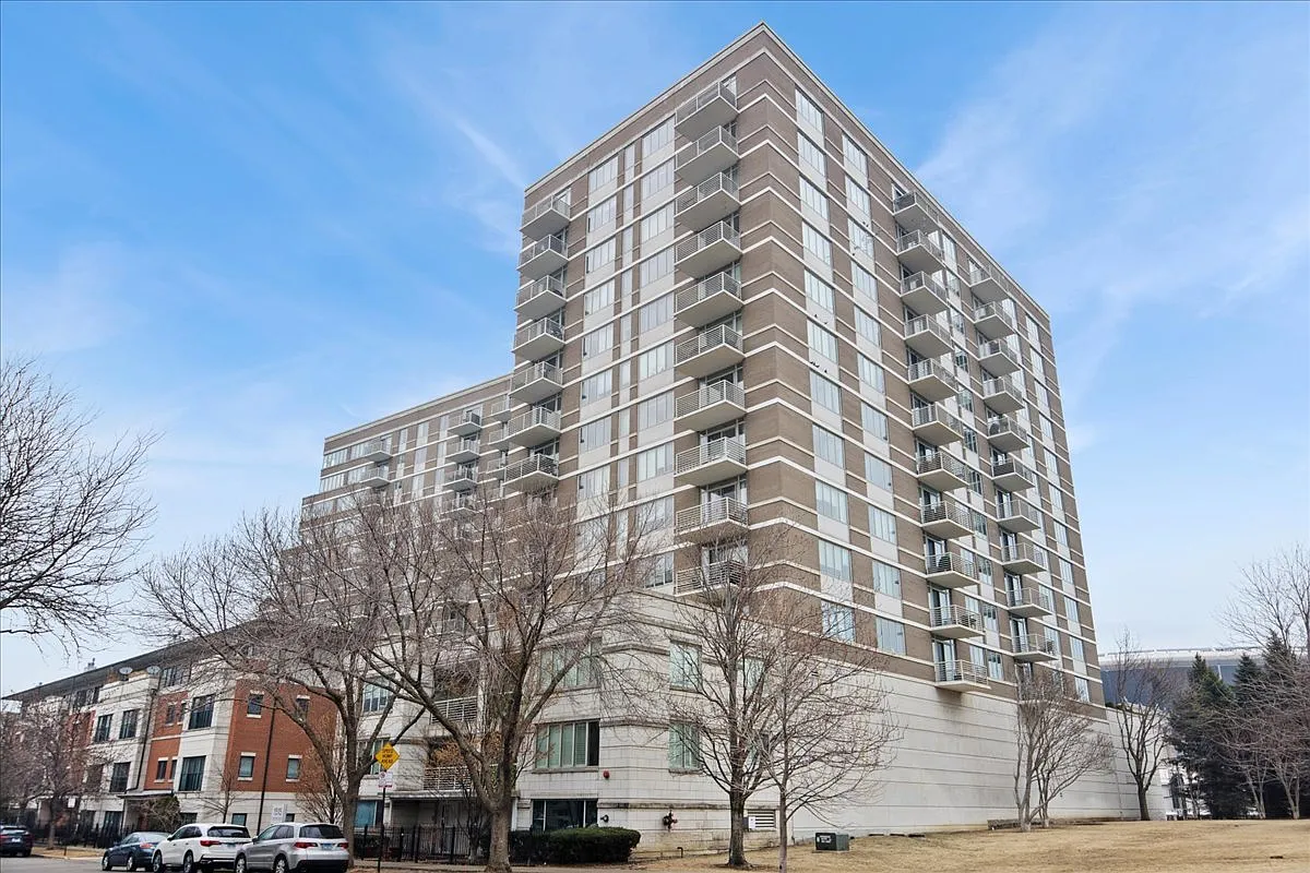 1515 S Prairie Ave Unit 608 photo 1