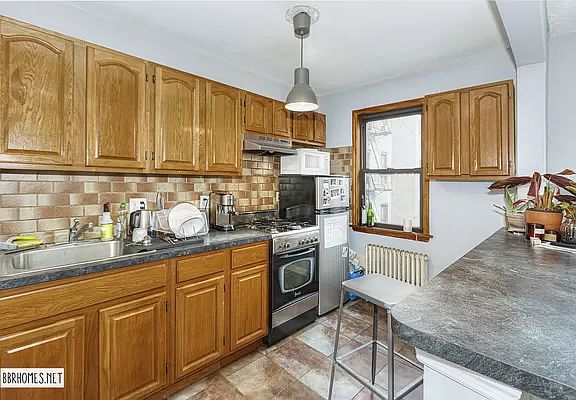 2nd image of 348 Keap St