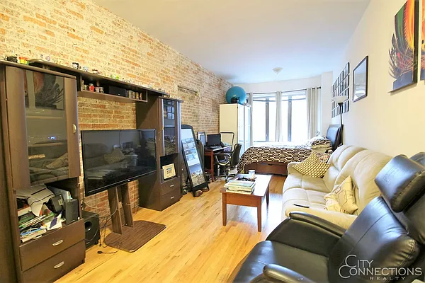 Rented by City Connections Realty | media 5