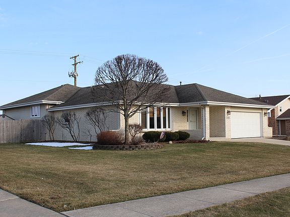 3rd image of 15419 Badger Ln