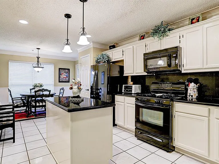 10022 Cabin Creek Dr — Photo 13