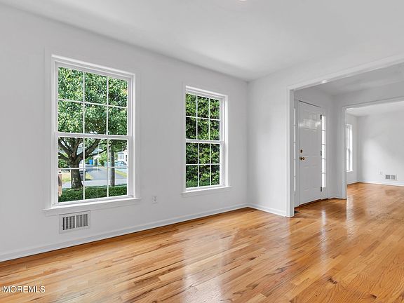 5th image of 79 Maple Avenue