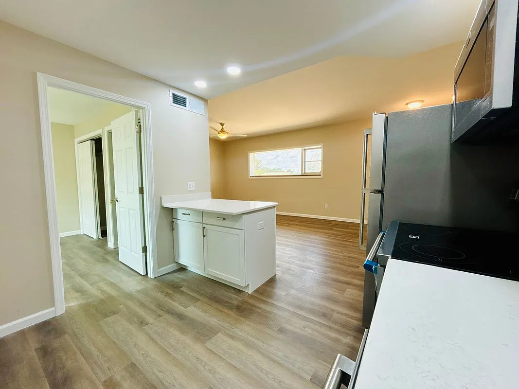 1 bed, 1.0 bath, 800 sqft, $1,100 — Photo 3