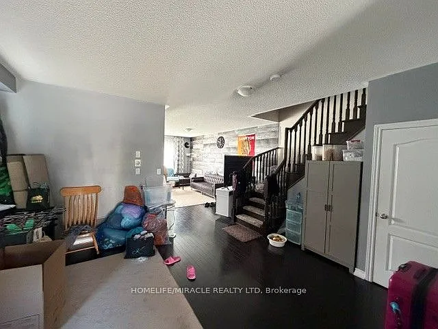 705 Sauve St — Photo 3