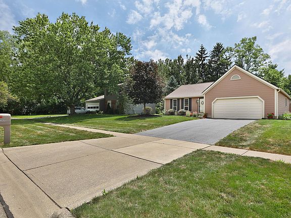 3rd image of 7299 Daugherty Dr