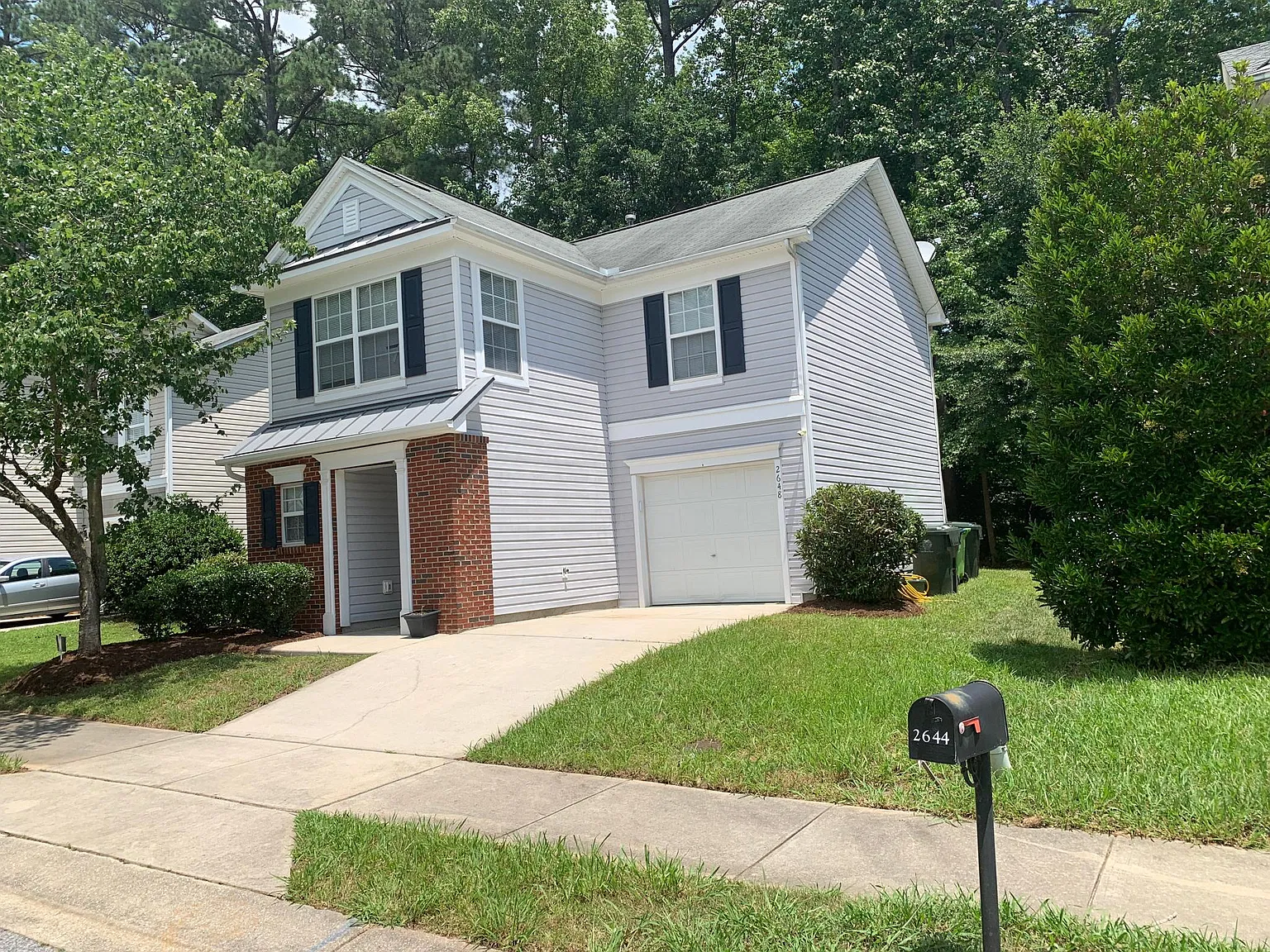 3 bed, 2.5 bath, 1816 sqft, $1,990 — Photo 3